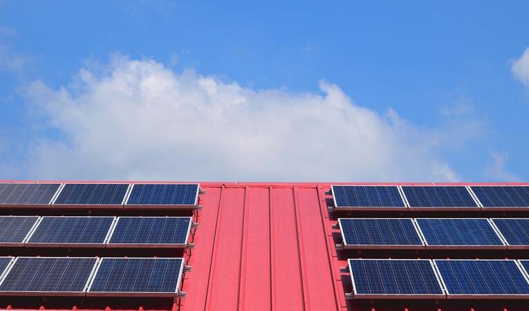 Koszt paneli słonecznych na dom – ile wynosi?